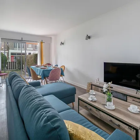 Pour 4 - Centre - 500m De La